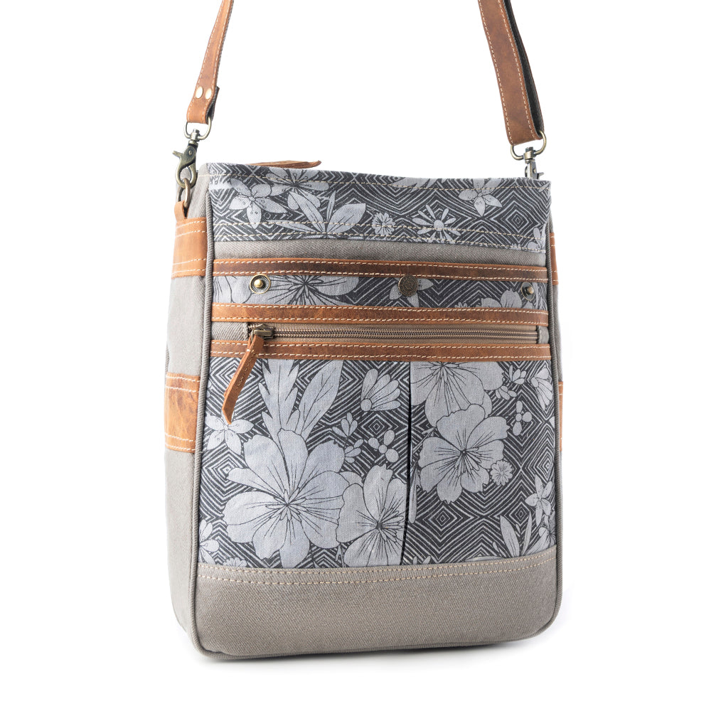 Carefree Days vintage shoulder bag for Women in sage with leather details