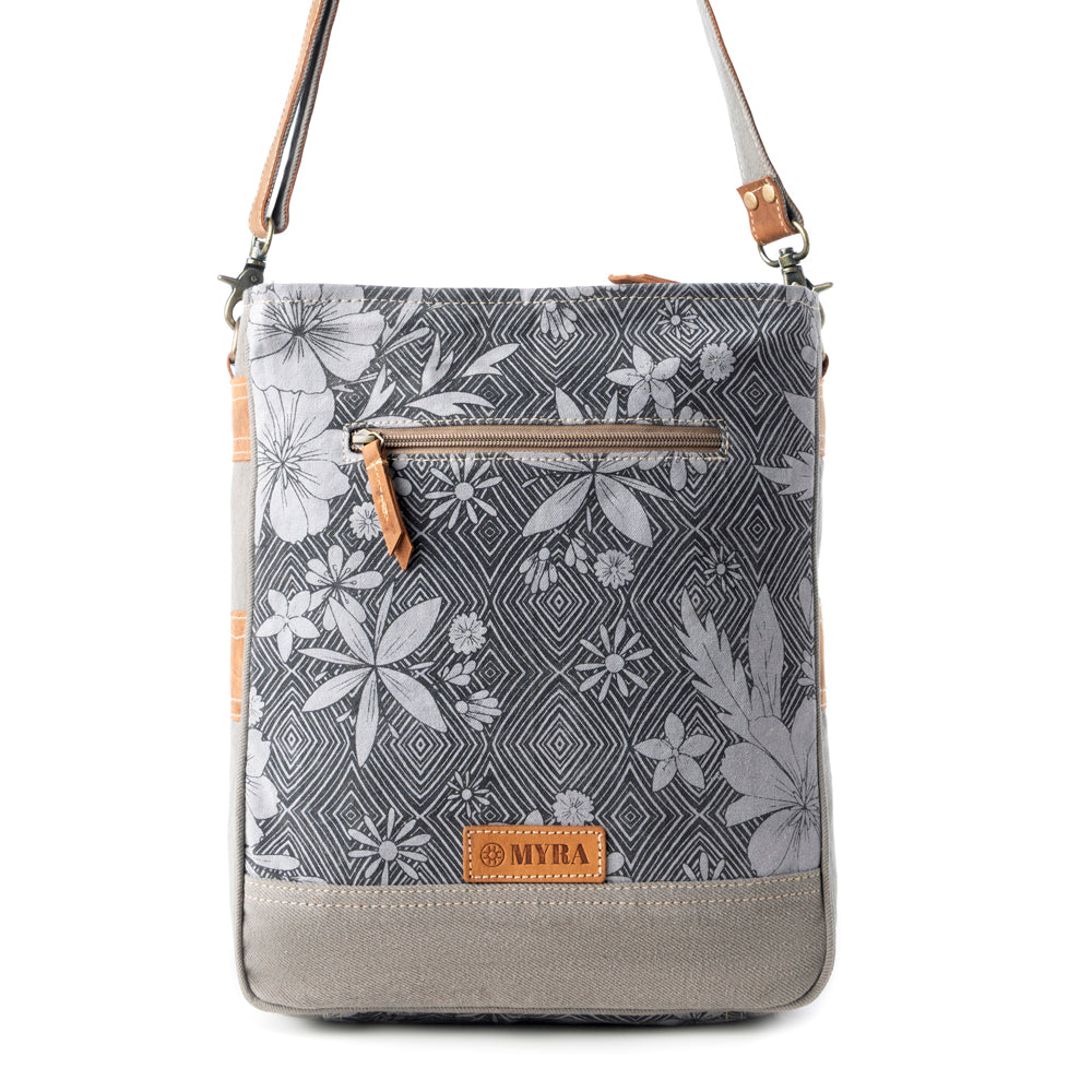 Carefree Days vintage shoulder bag for Women in sage with leather details