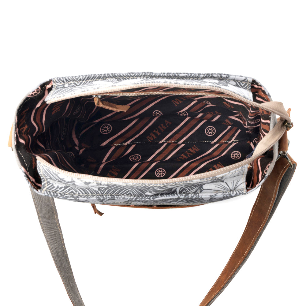 Carefree Days vintage shoulder bag for Women in sage with leather details