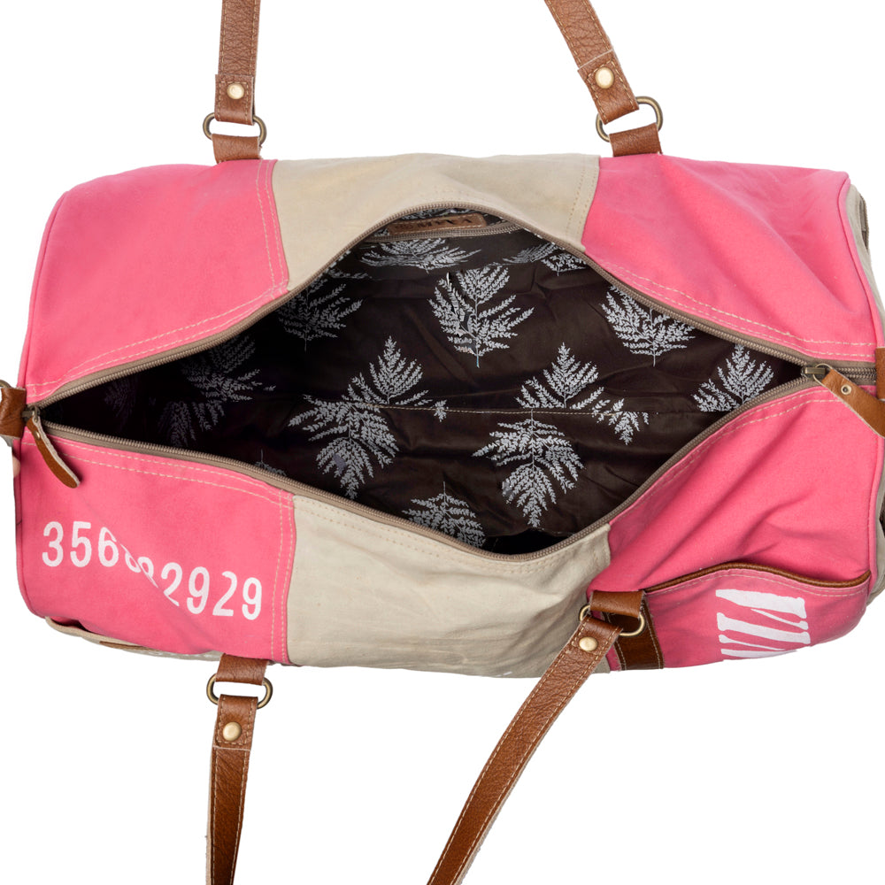 Wandermark Vintage Traveller Bag for Men in pink with leather detail