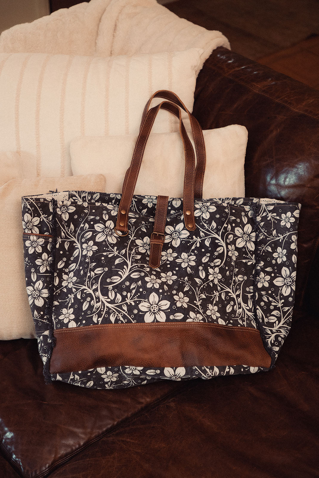 Anemone Weekender Bag in charcoal with floral print