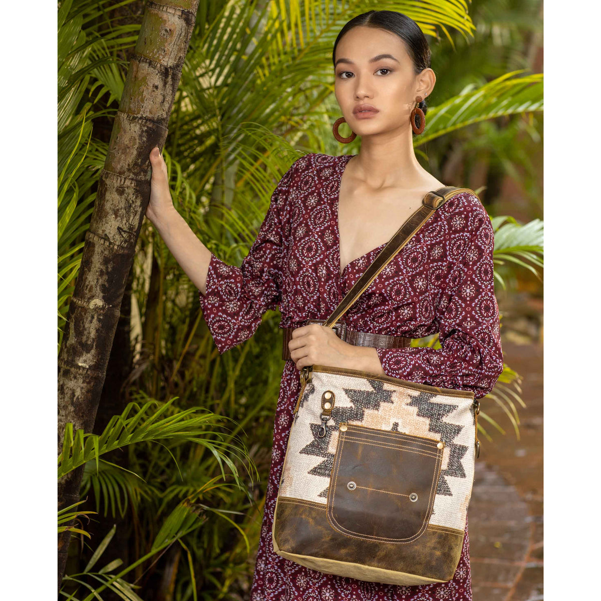 DAMN COOL SHOULDER BAG