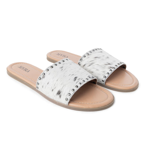 Lettie Ridge In Dark Hide