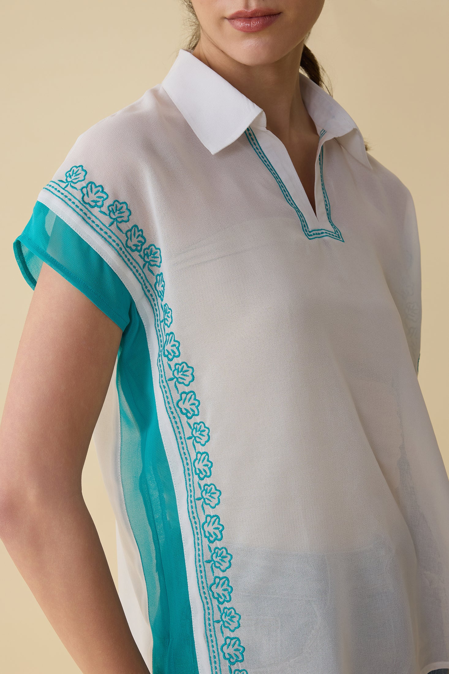 Sierra Embroidered Top  In White And Green