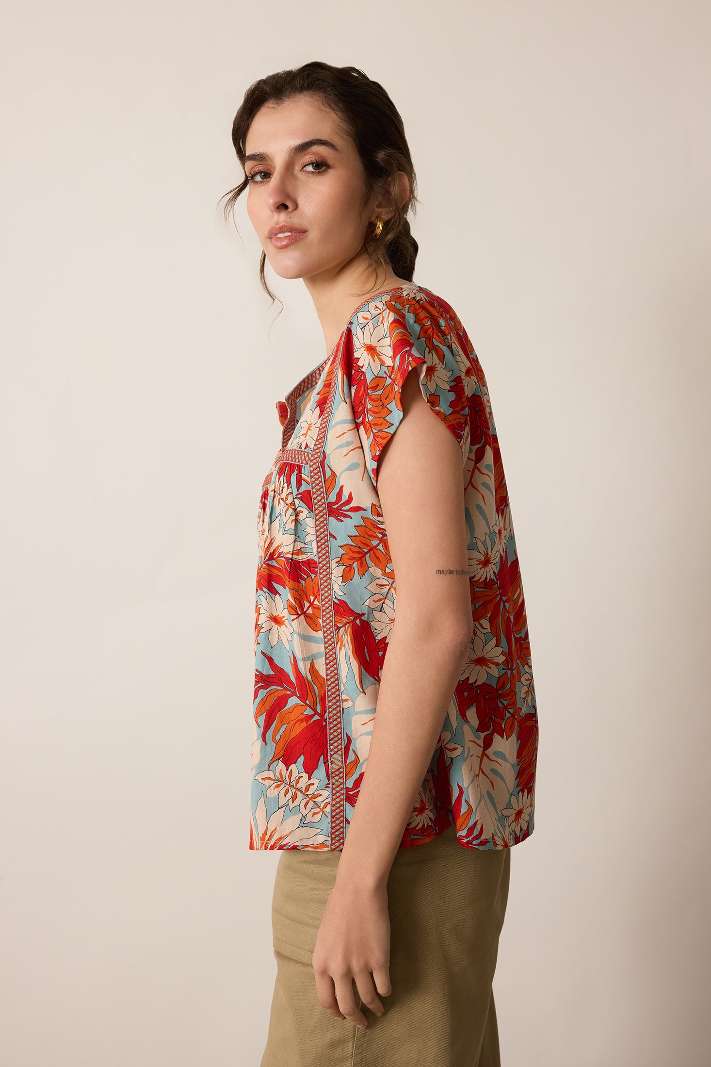 Posey Floral Print Top In Multicolor