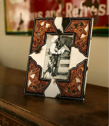GIFTS & ACCESSORIES