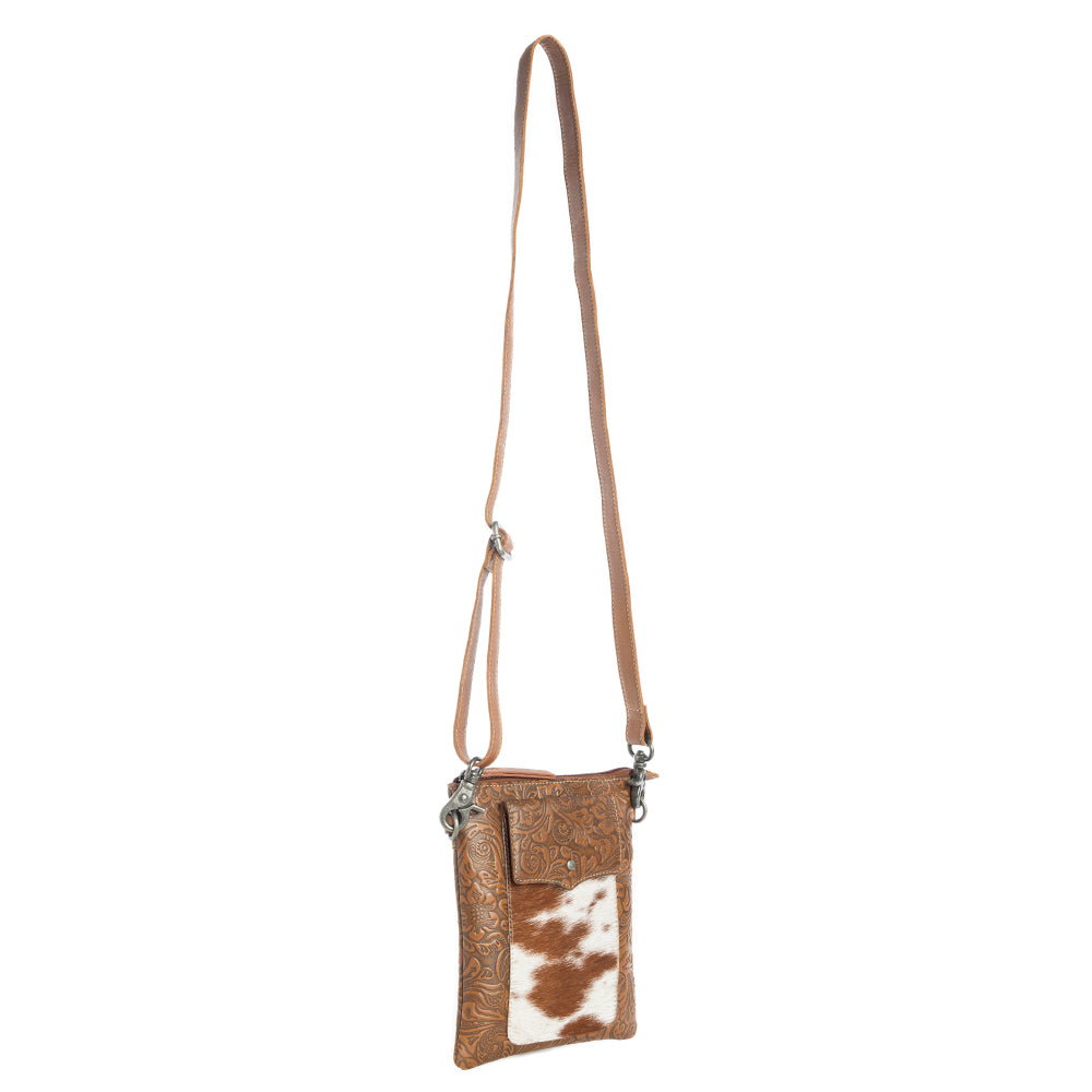 Wonder Trail Shoulder Bag in Caramel