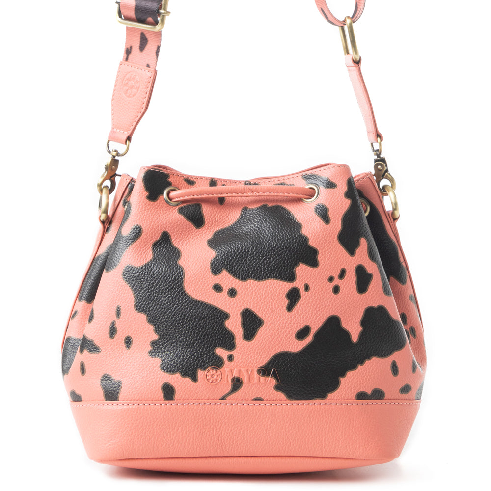 Ranch Holstein Heritage Bucket Bag In Peach