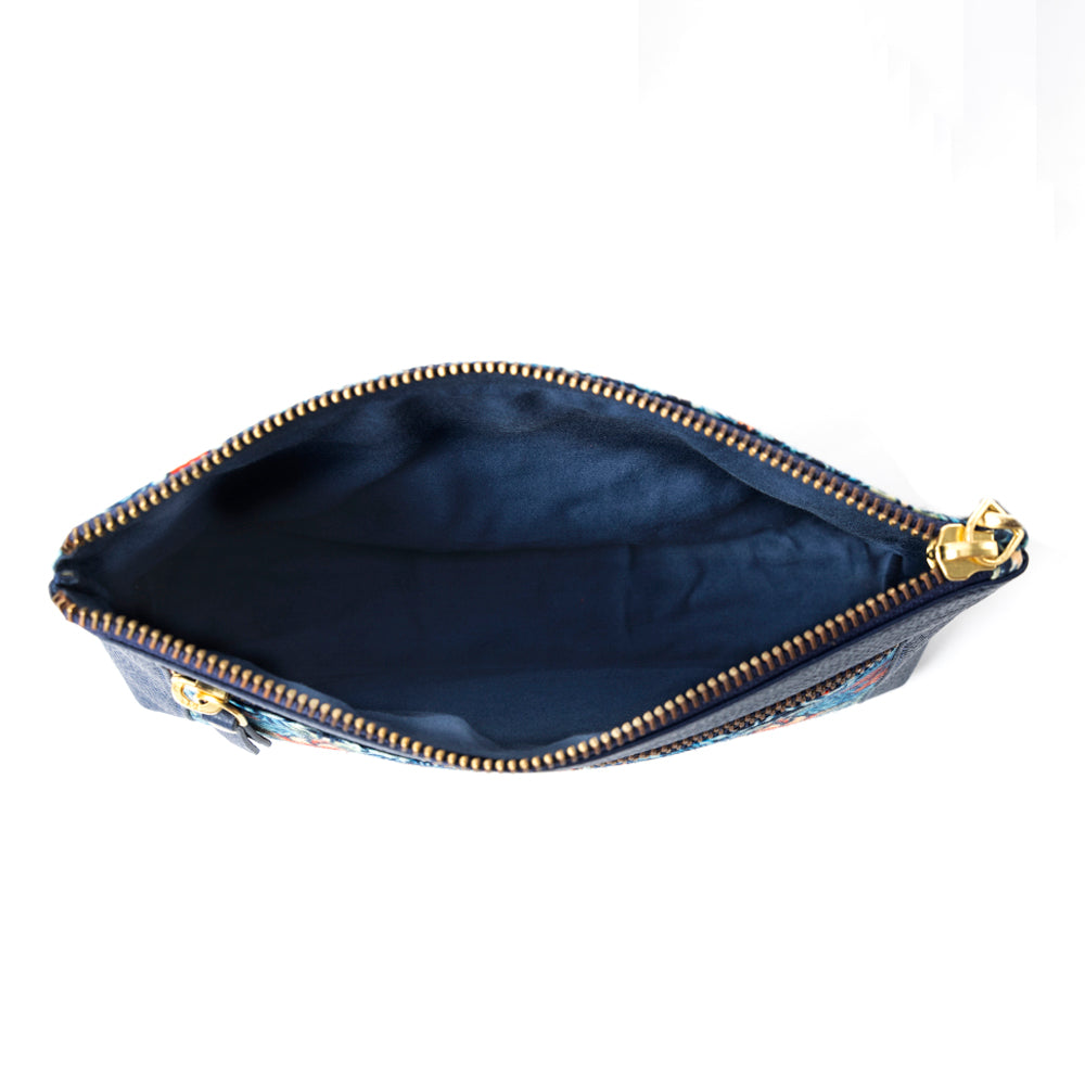 Lovely Garden Walls Clutch Bag In Blue