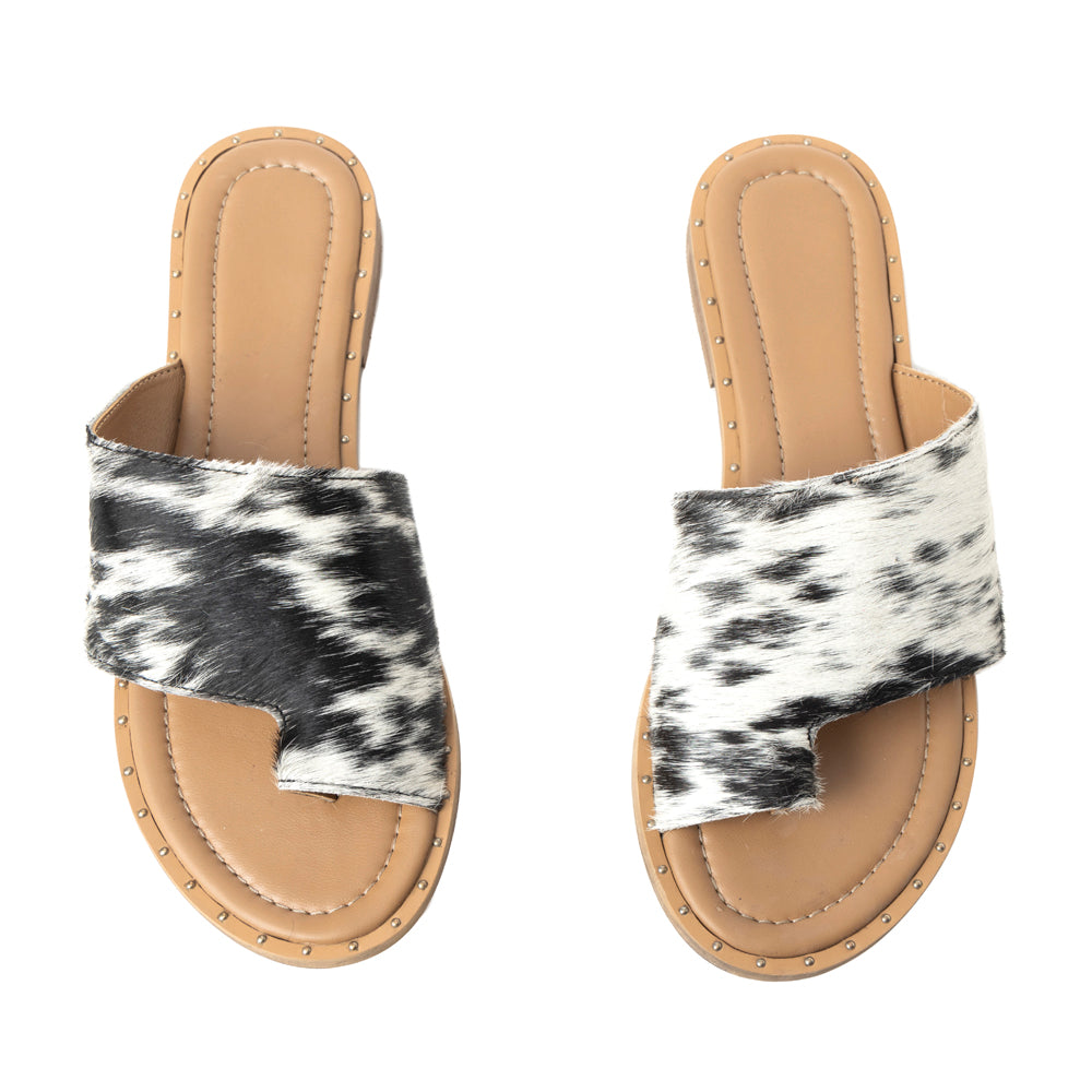 Kimmee Trail Sandal In Black and White