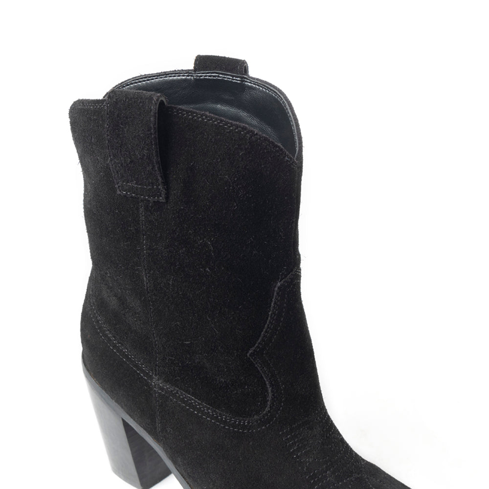 Crystal Creek Booties In Black