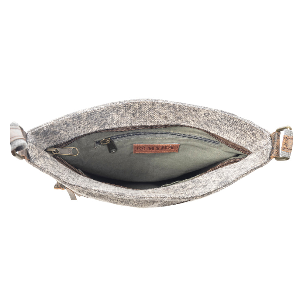 Dustveil Trail Shoulder Bag in Misty Sandstone