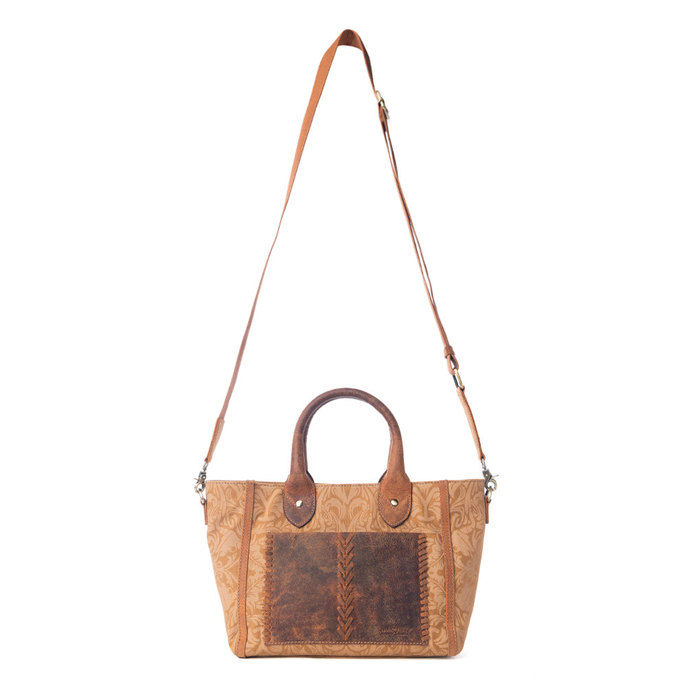 Yellowstone Wrangler’s Trail Crossbody with Pockets in Amber