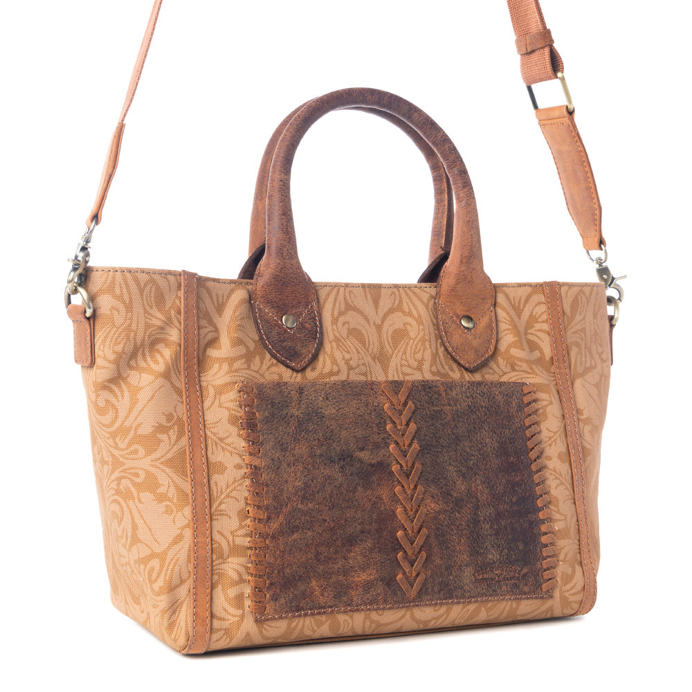Yellowstone Wrangler’s Trail Crossbody with Pockets in Amber