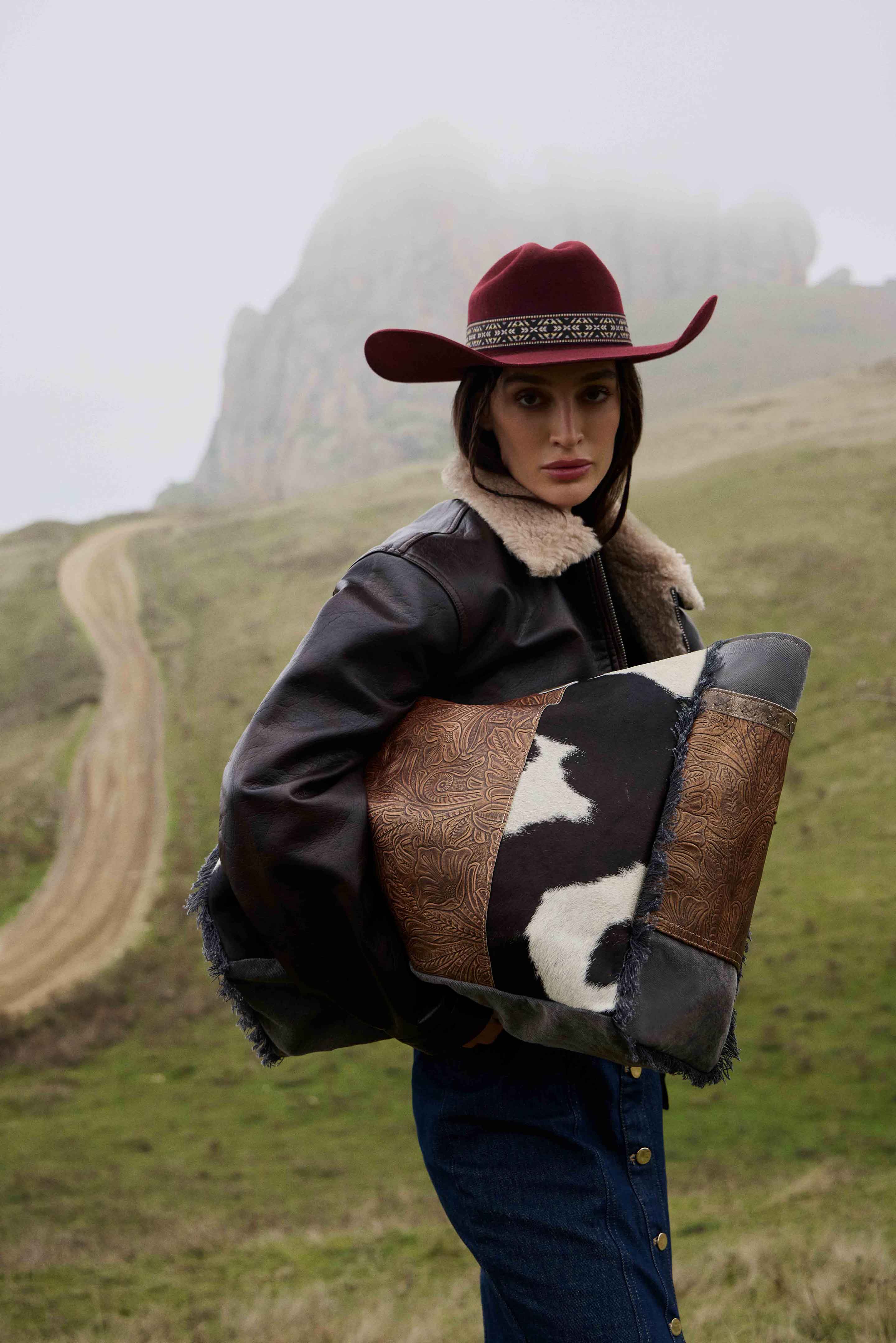 【専用】ミナペルホネン/2025rosyロージィーブラウン/牛革A4トートリ Myra Canyon Ridge Weekender Bag in Rustic Tan