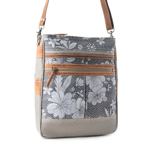 Carefree Days vintage shoulder bag for Women in sage with leather details
