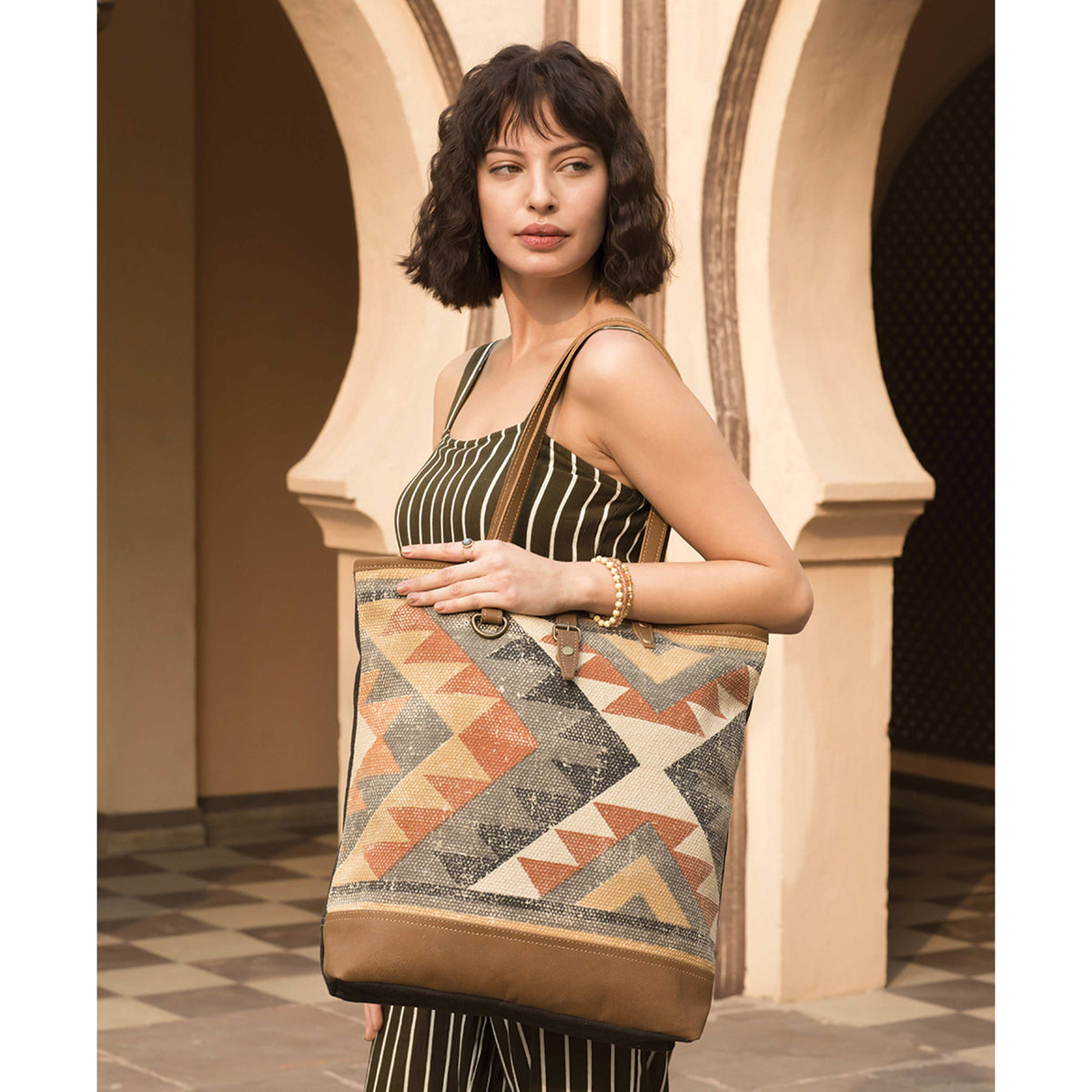 Jaggy Tote Bag