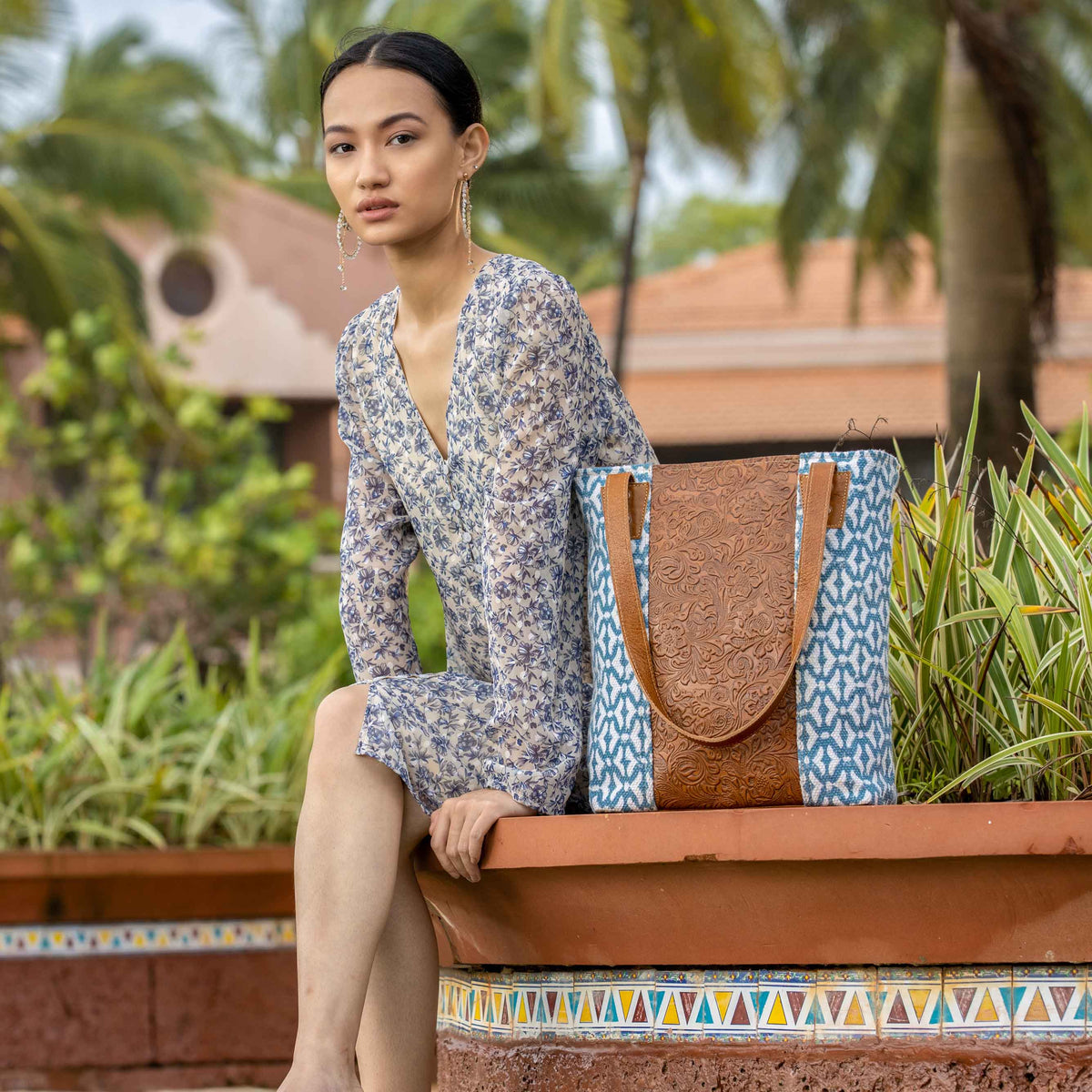 DIVERSE TOTE BAG