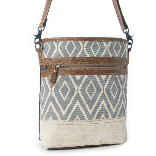 ASSURANCE SHOULDER BAG