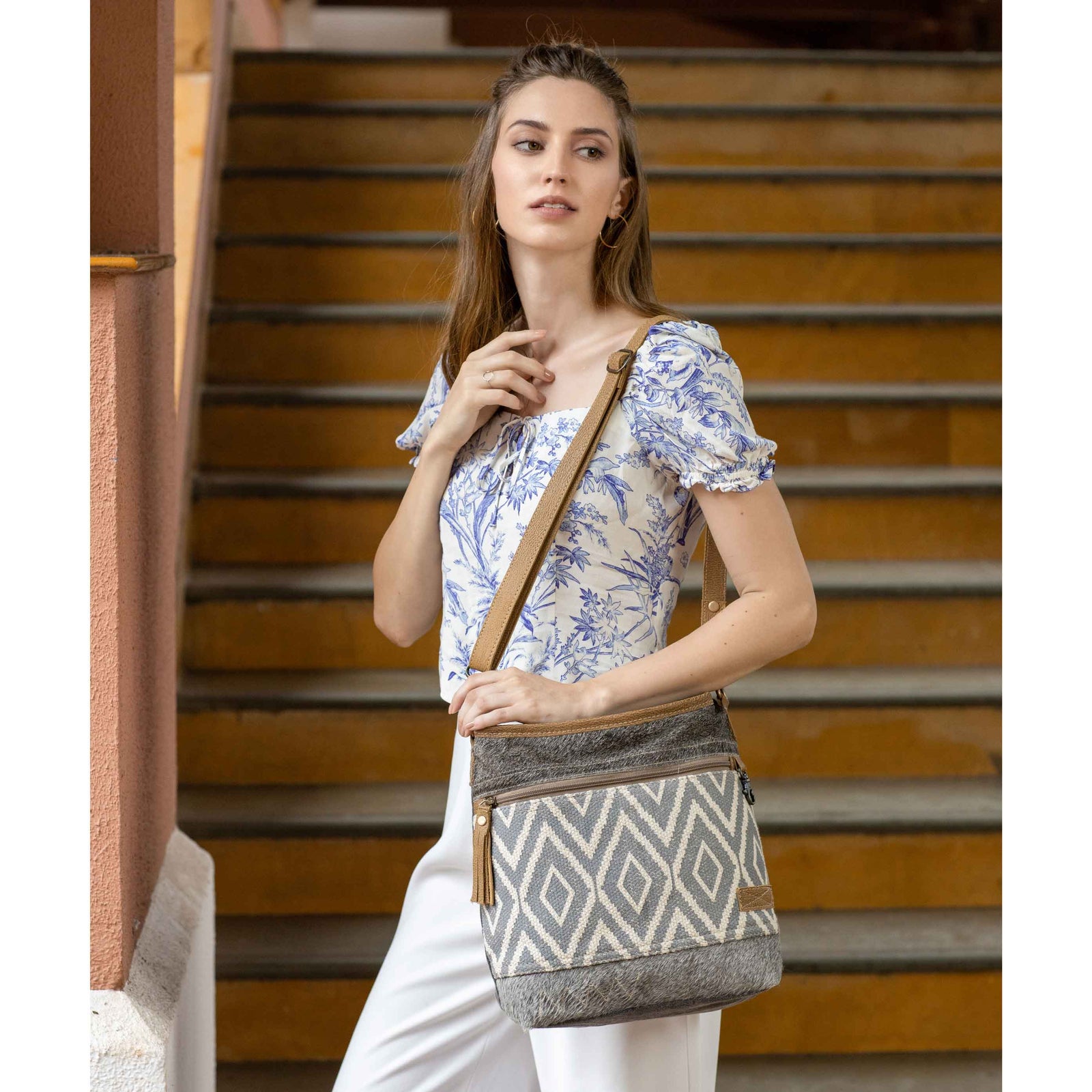 OATH SHOULDER BAG