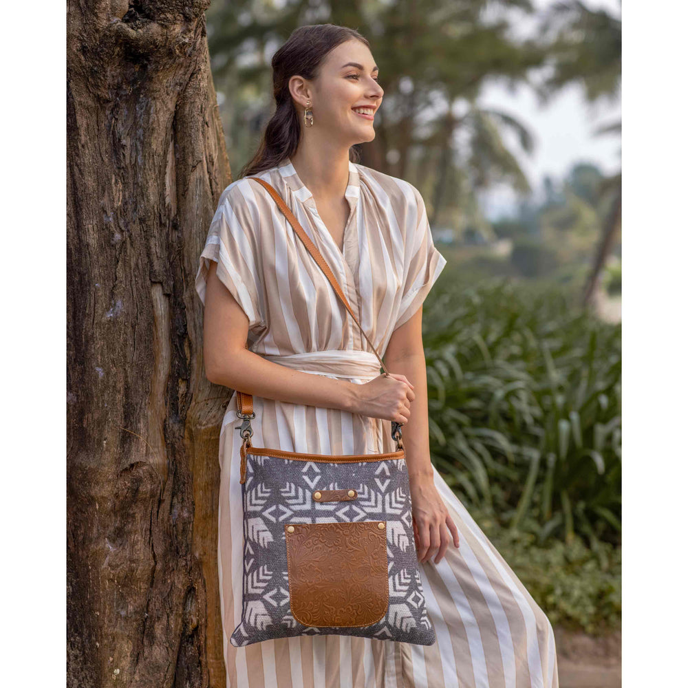 Leaflike Shoulder Bag