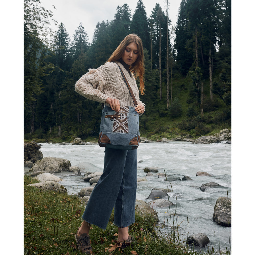 SOFIA AZARA SHOULDER BAG