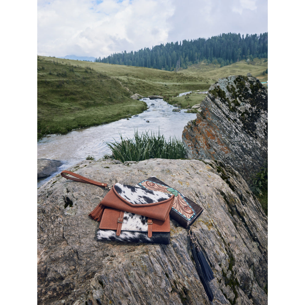 COMPOSITION WALLET