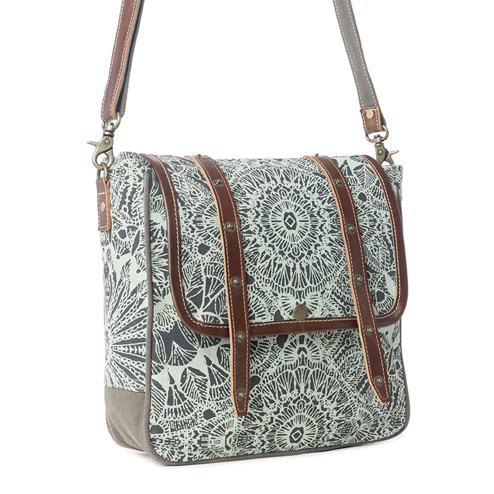 Le Medallion Shoulder Bag