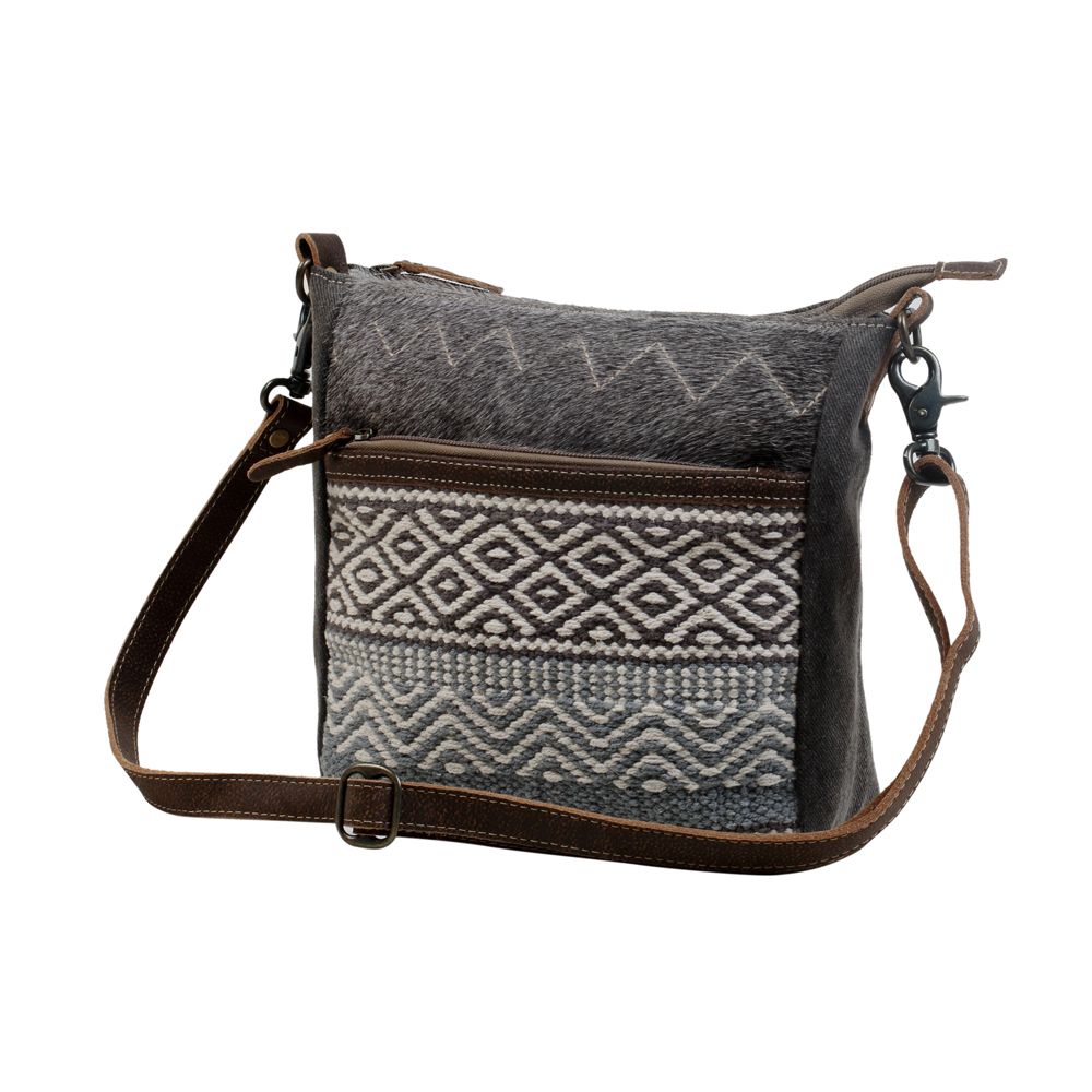 CHEVRON PATTERNED CROSS BODY BAG