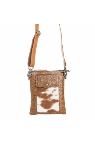 Wonder Trail Shoulder Bag in Caramel