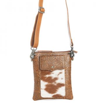 Wonder Trail Shoulder Bag in Caramel